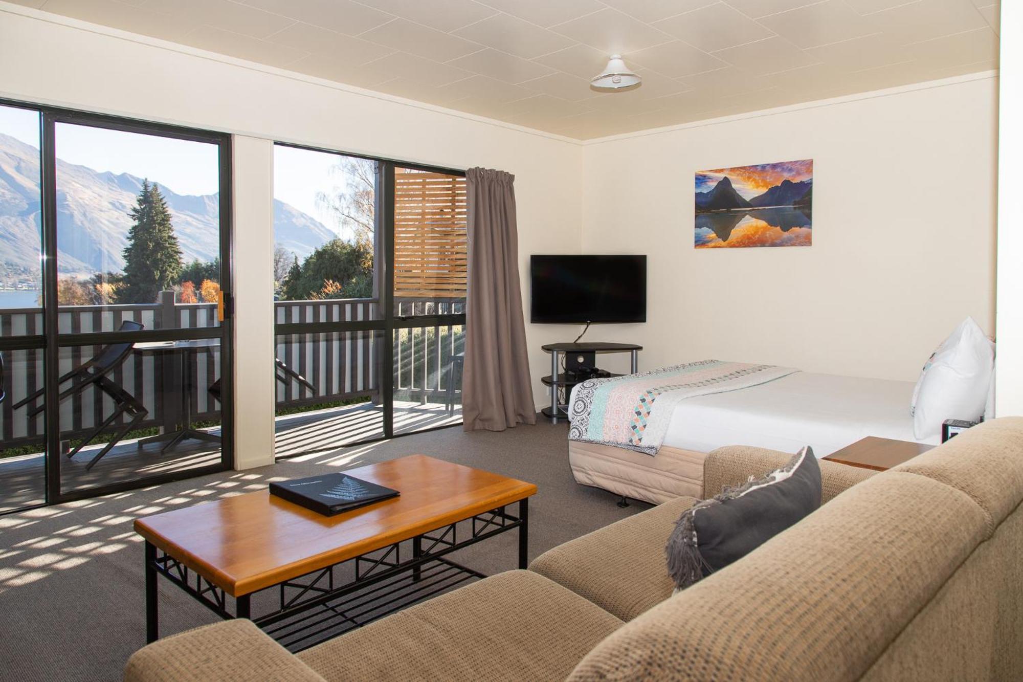 Ride Base Wanaka Apartments Екстериор снимка