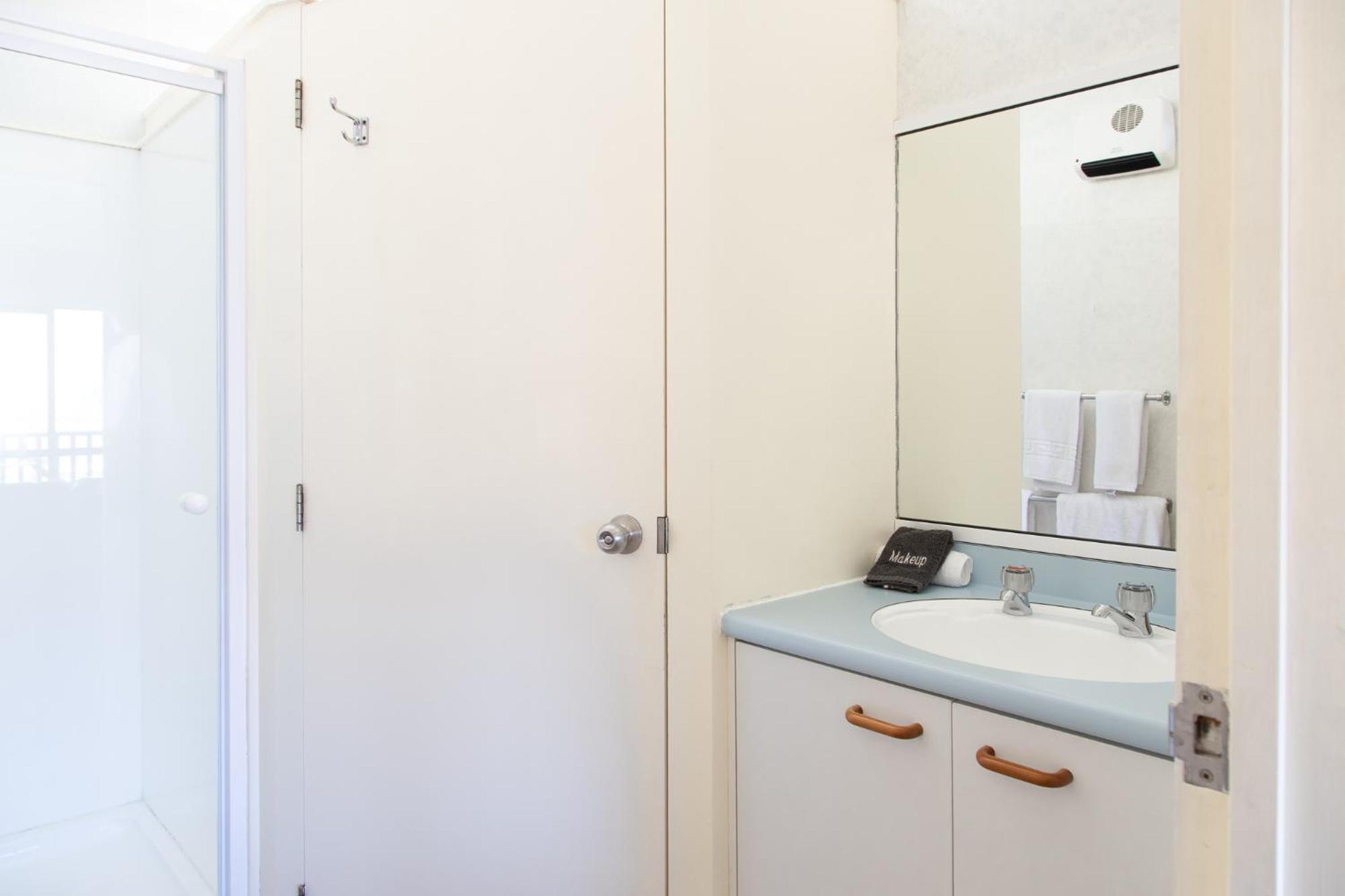 Ride Base Wanaka Apartments Екстериор снимка