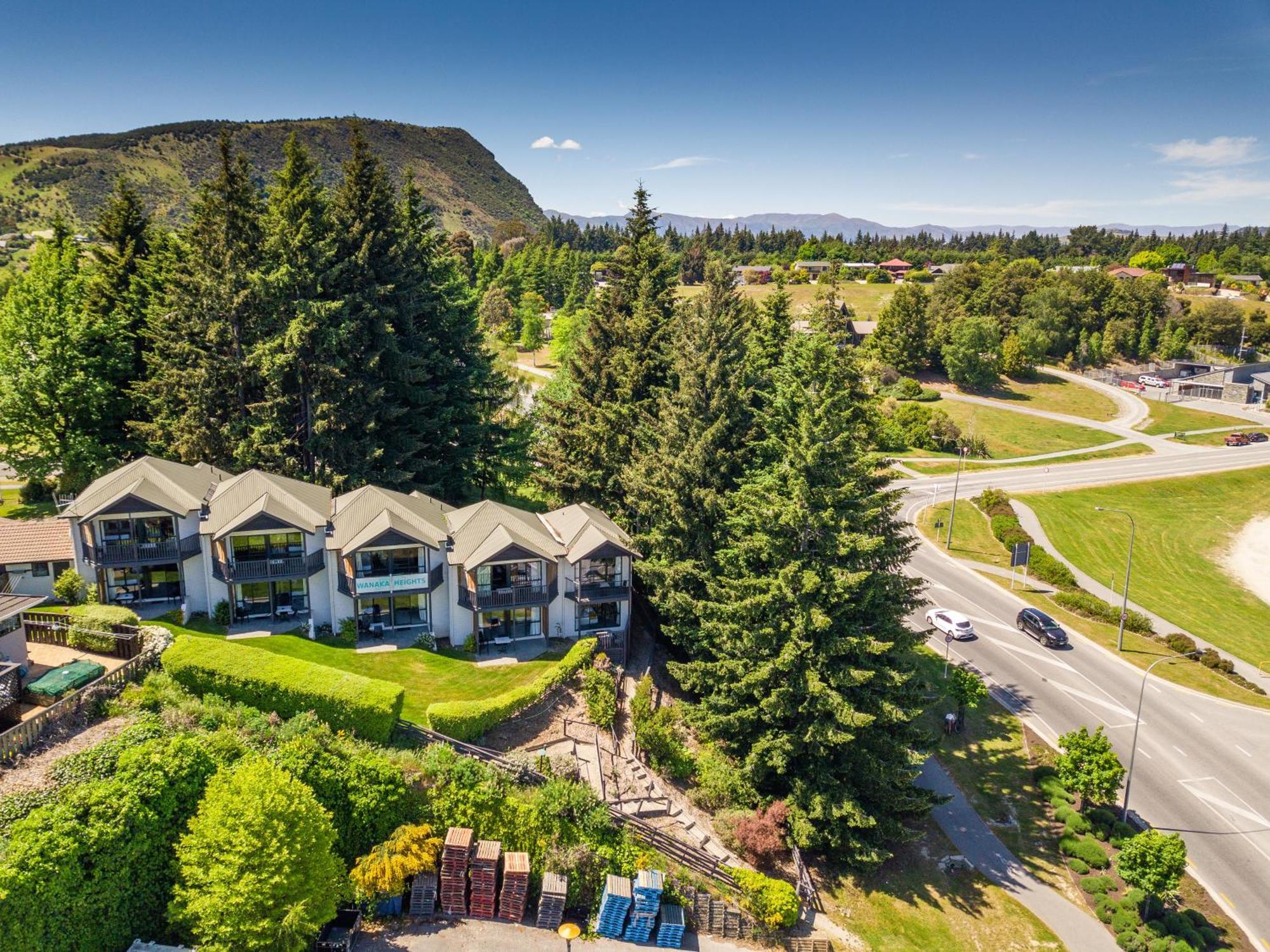 Ride Base Wanaka Apartments Екстериор снимка