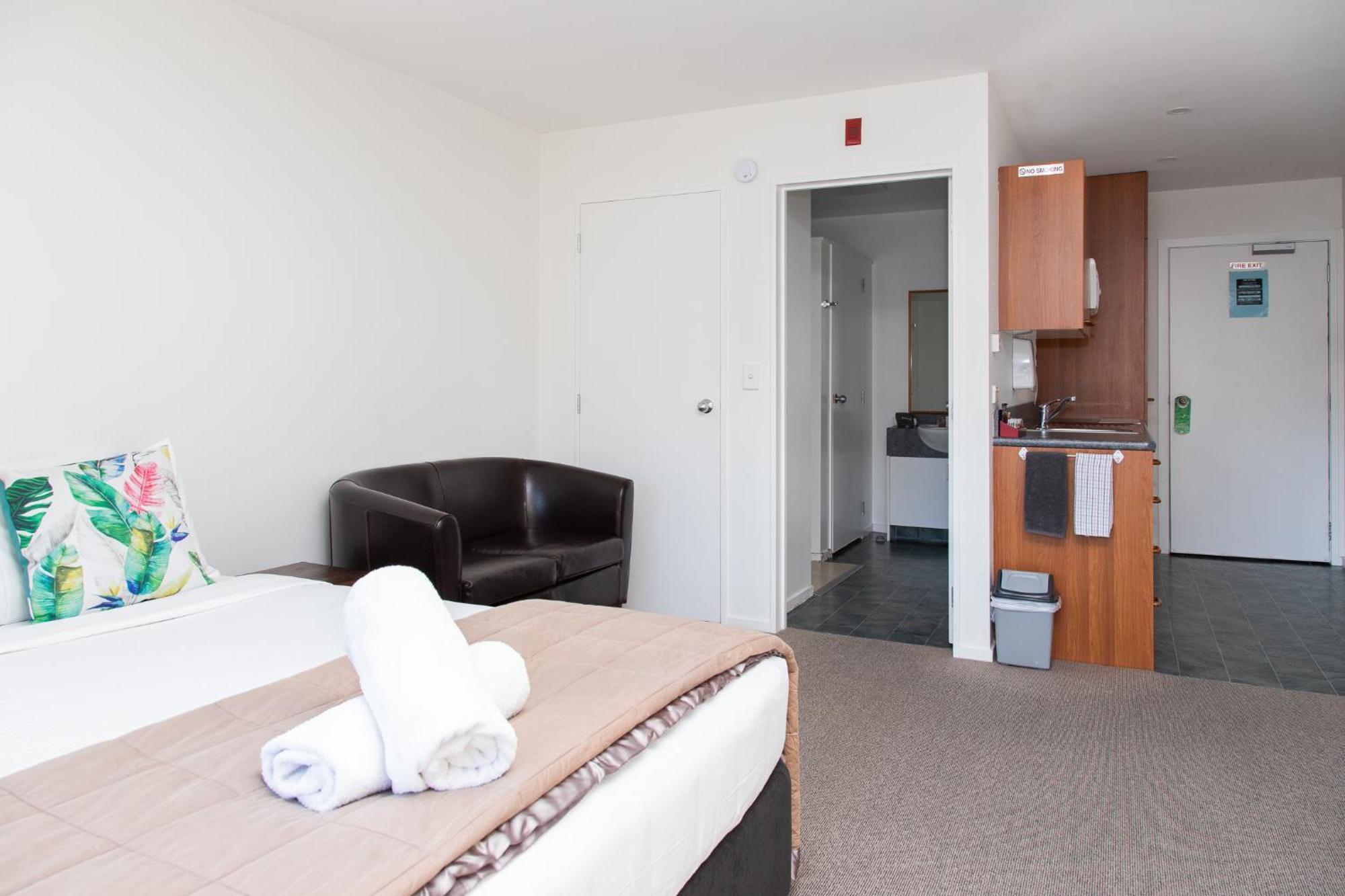 Ride Base Wanaka Apartments Екстериор снимка