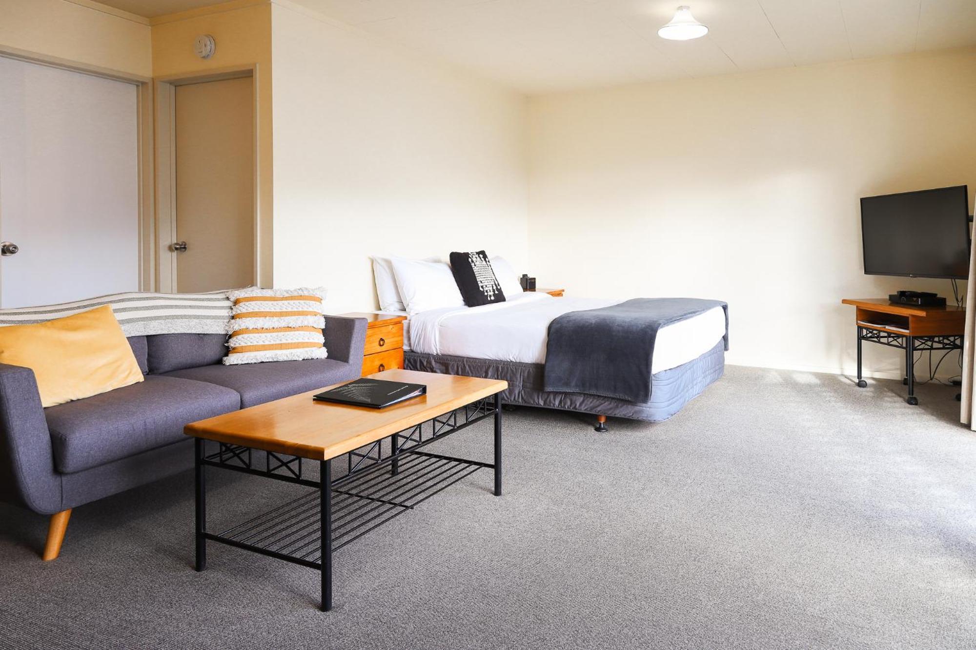 Ride Base Wanaka Apartments Екстериор снимка