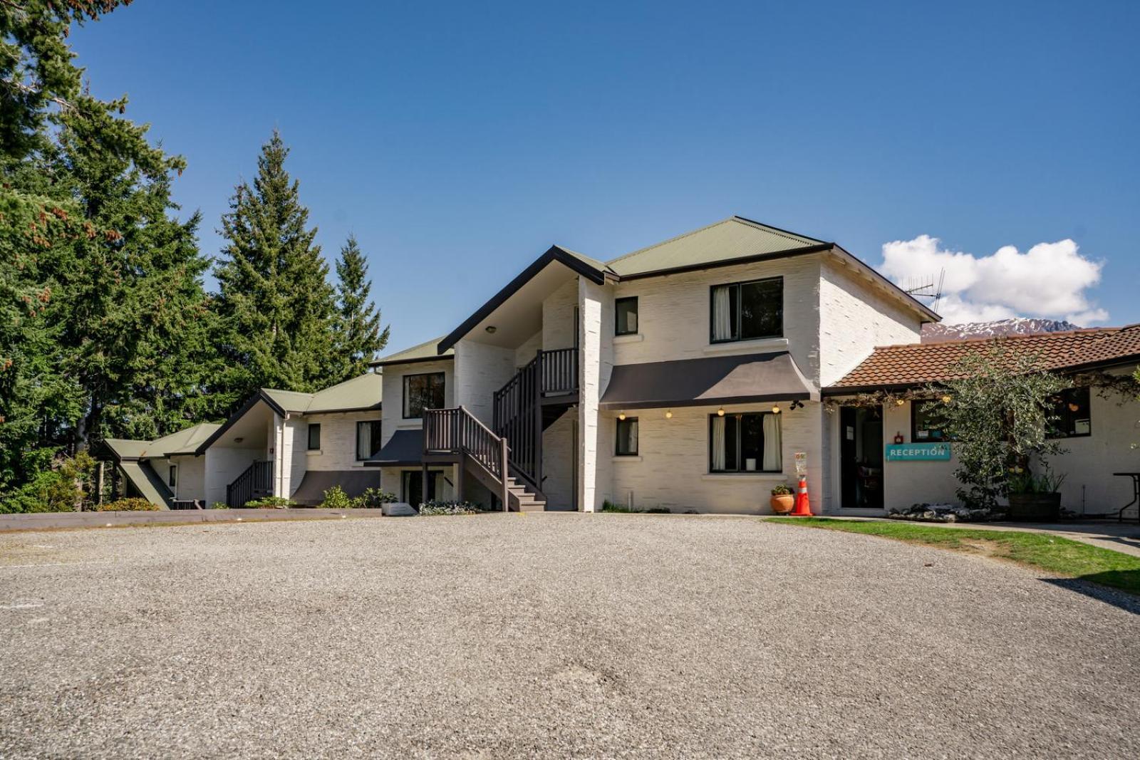 Ride Base Wanaka Apartments Екстериор снимка