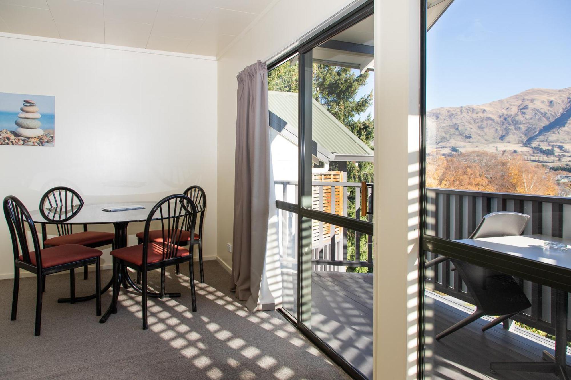 Ride Base Wanaka Apartments Екстериор снимка