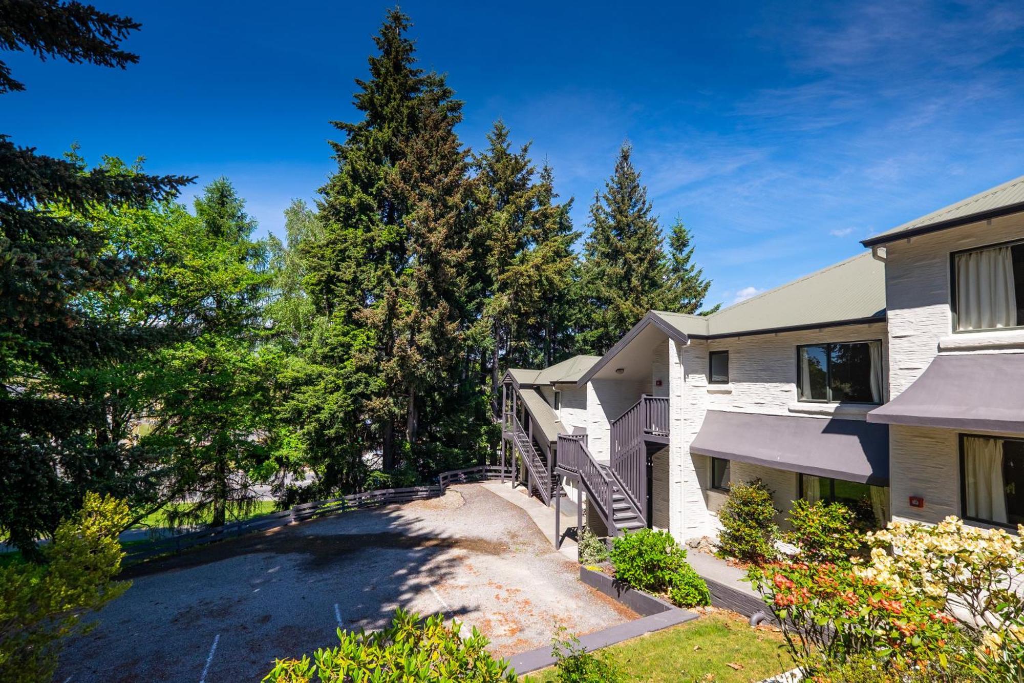 Ride Base Wanaka Apartments Екстериор снимка