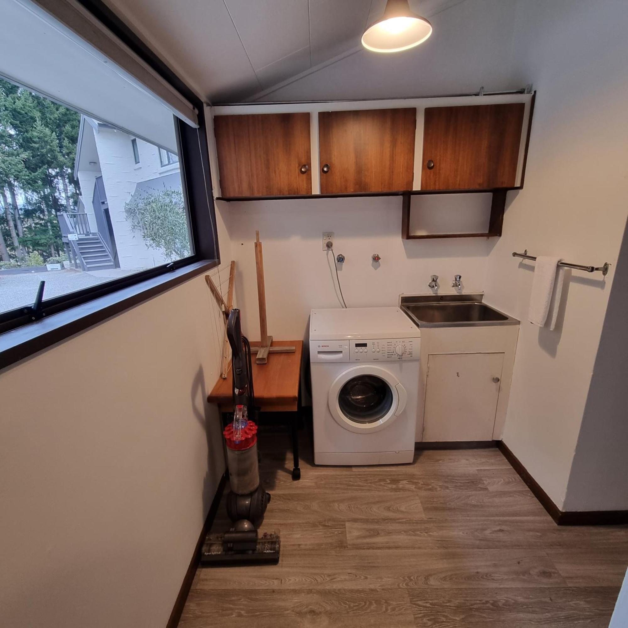 Ride Base Wanaka Apartments Екстериор снимка